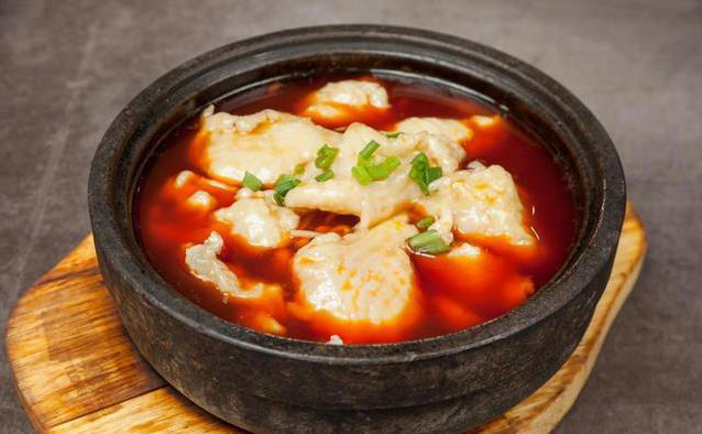 在家做酸汤鱼比饭店还香，省钱又嫩滑，家人抢着吃光光