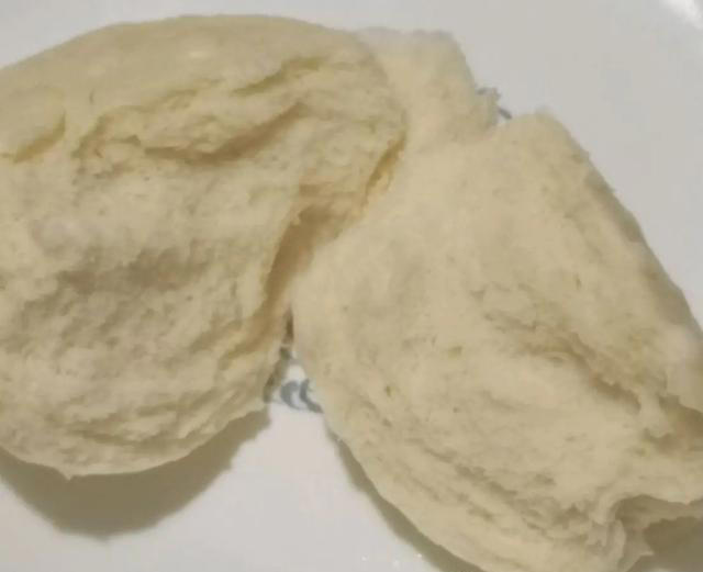 蒸馒头，冷水开水区别大，牢记3个窍门，馒头暄软，不塌陷不死皮