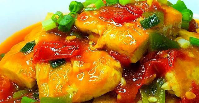 豆腐和它天生一对，高钙、高蛋白，汤汁拌米饭也是一绝