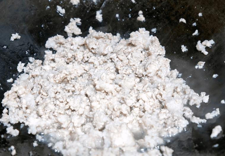 吃不完的包子最忌直接放冰箱，教你正确做法，放3个月也膨松暄软