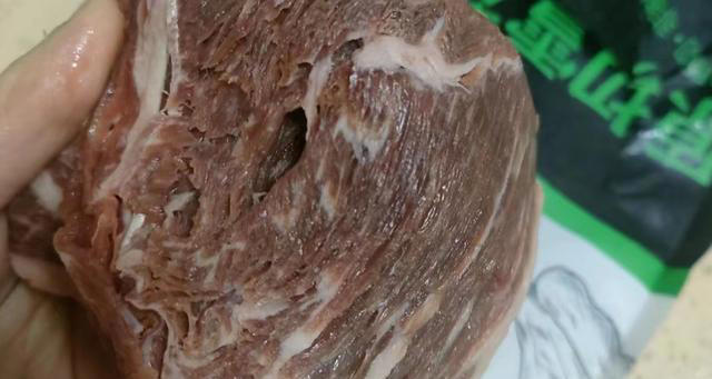 买牛肉时，别管“干”还是“湿”，遇到这5种不买，挑牛肉很简单