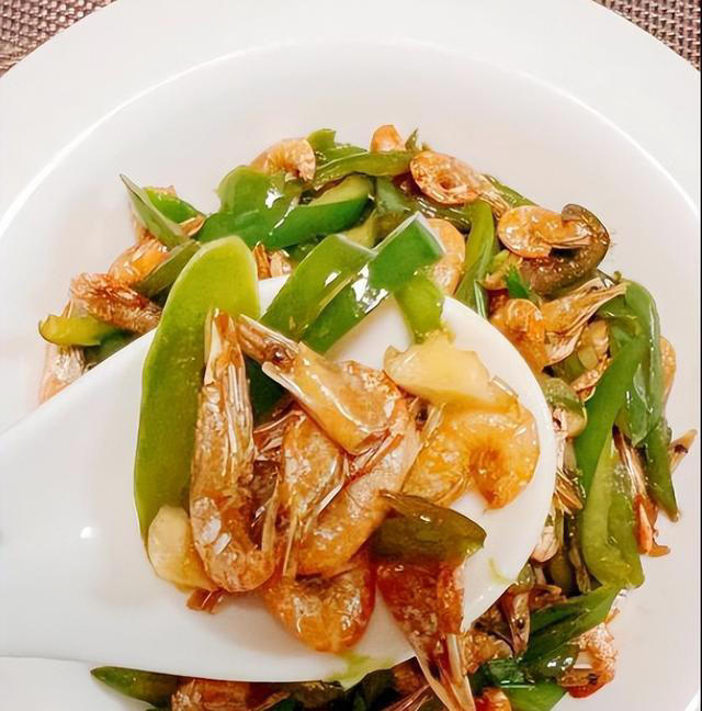 小虾怎么做好吃？这五种做法一定要收藏，壳酥肉嫩，越嚼越香