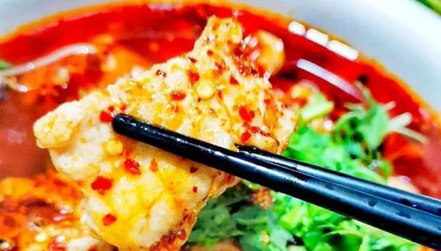 水煮肉片家庭做法，掌握“4个技巧”，肉片麻辣鲜香，嫩滑入味