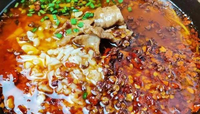 水煮肉片家庭做法，掌握“4个技巧”，肉片麻辣鲜香，嫩滑入味