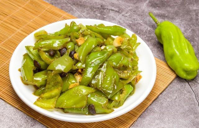 青椒回锅肉怎么做？简单好吃的家常做法
