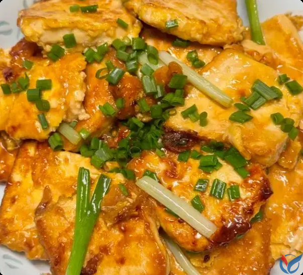 外焦内嫩浸酱香，小葱煎豆腐吃透家常本真滋味
