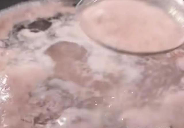 牛肉一焯水就变柴？原来是用错了水，教你正确做法，牛肉鲜嫩多汁