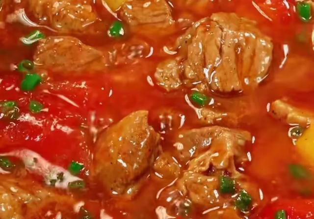 牛肉一焯水就变柴？原来是用错了水，教你正确做法，牛肉鲜嫩多汁