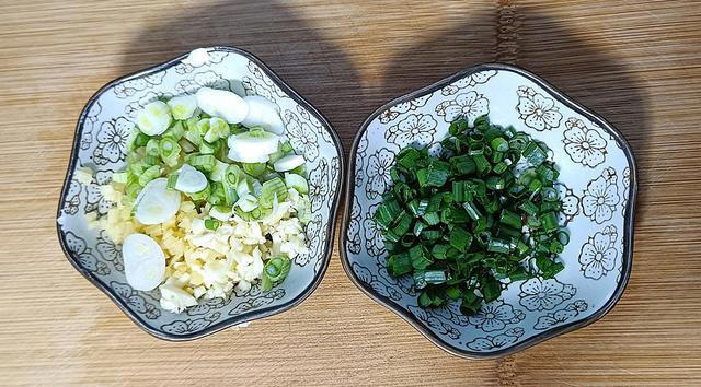 面条怎么做好吃？我最喜欢的就是这碗尖椒肉丝面，香辣过瘾特味美