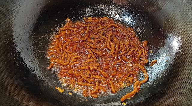 面条怎么做好吃？我最喜欢的就是这碗尖椒肉丝面，香辣过瘾特味美