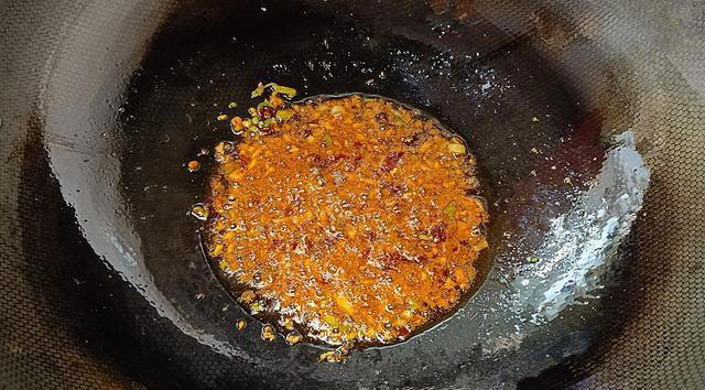 面条怎么做好吃？我最喜欢的就是这碗尖椒肉丝面，香辣过瘾特味美