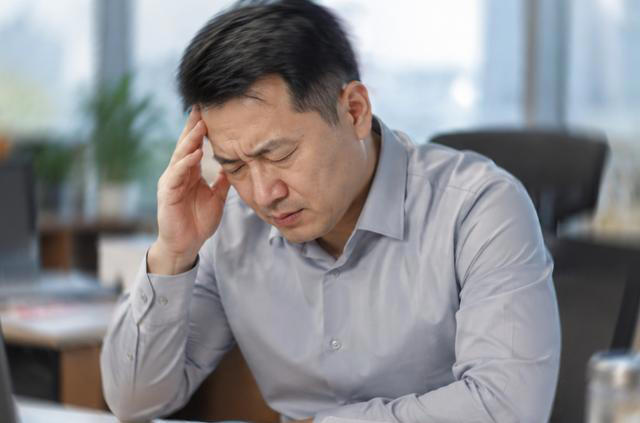脑供血不足别总当累了，3个变化很多人忽略，拖久了风险不小