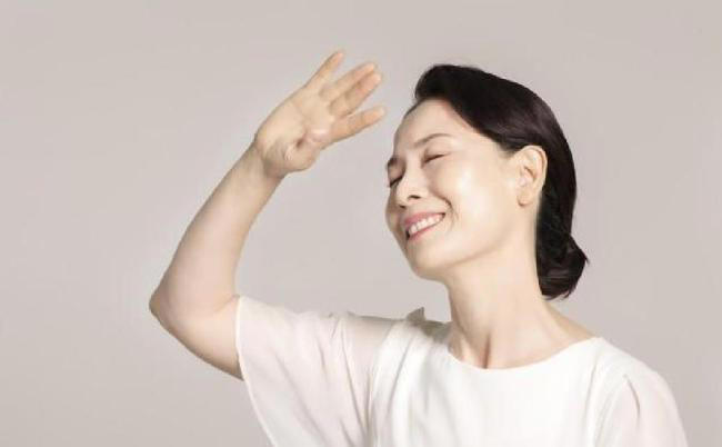 为什么有人满脸老年斑却有人皮肤干净