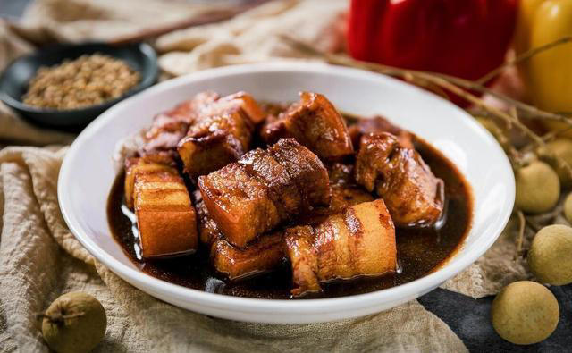 红烧肉的家常做法步骤，简单易学，口感好，是家庭聚餐的不二选择