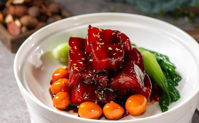 红烧肉的家常做法步骤，简单易学，口感好，是家庭聚餐的不二选择
