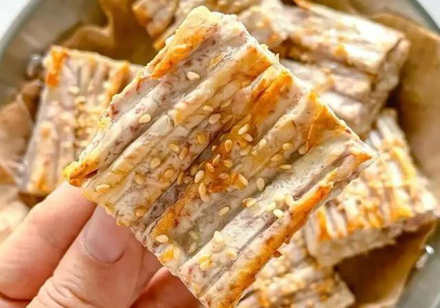 没想到200克芋头就能做出外脆内糯的丝饼，咸甜随心全家抢着吃