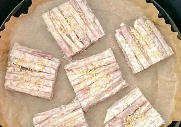 没想到200克芋头就能做出外脆内糯的丝饼，咸甜随心全家抢着吃
