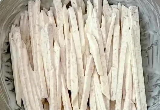 没想到200克芋头就能做出外脆内糯的丝饼，咸甜随心全家抢着吃