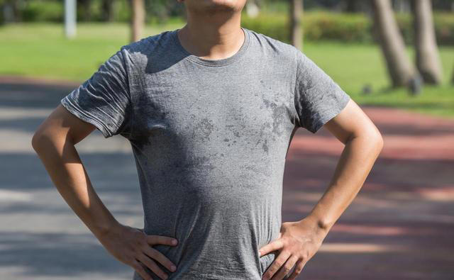 心脏开始衰竭，吃饭先知？心衰患者，吃饭时一般会有这几个表现
