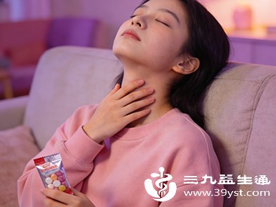 常见症状有咽喉肿痛、咳嗽咳痰、皮肤干燥等