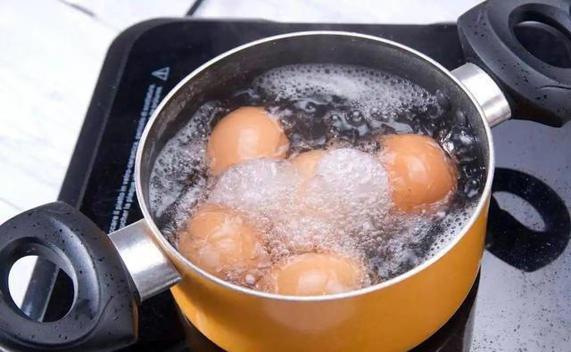 夏天不要太节俭！医生：老年人多吃3种高蛋白食物，提高免疫力