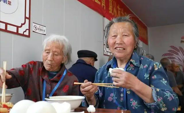 夏天不要太节俭！医生：老年人多吃3种高蛋白食物，提高免疫力