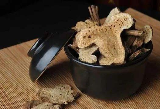 服用白术的副作用有哪些？哪些人群不适合服用白术？