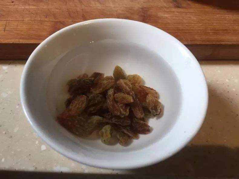 葡萄干泡水喝的功效有哪些？坚持一段时间就能看到