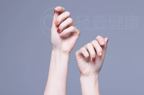 家庭常见问题应急手册16——手指被门夹了，指甲变黑了怎么办？