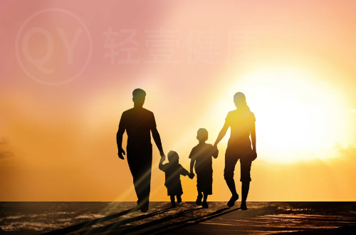 家庭常见问题应急手册20——孩子发烧是该先吃退烧药还是先物理降温？